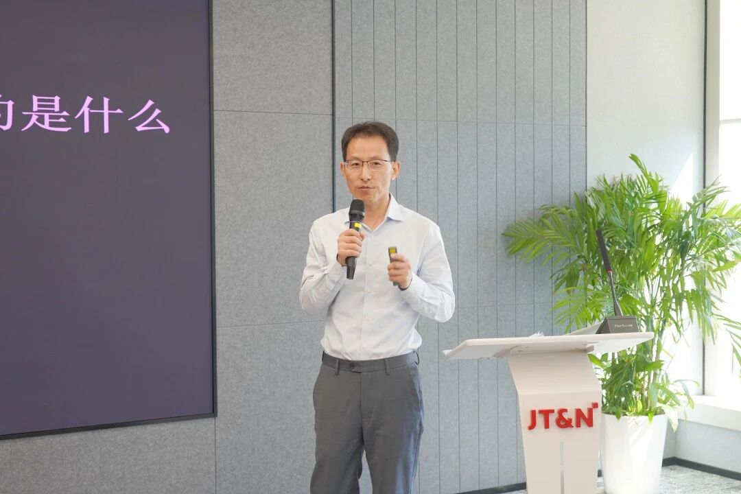 cbdcf9f10d0128e7b1c01e4a598843e8.jpg